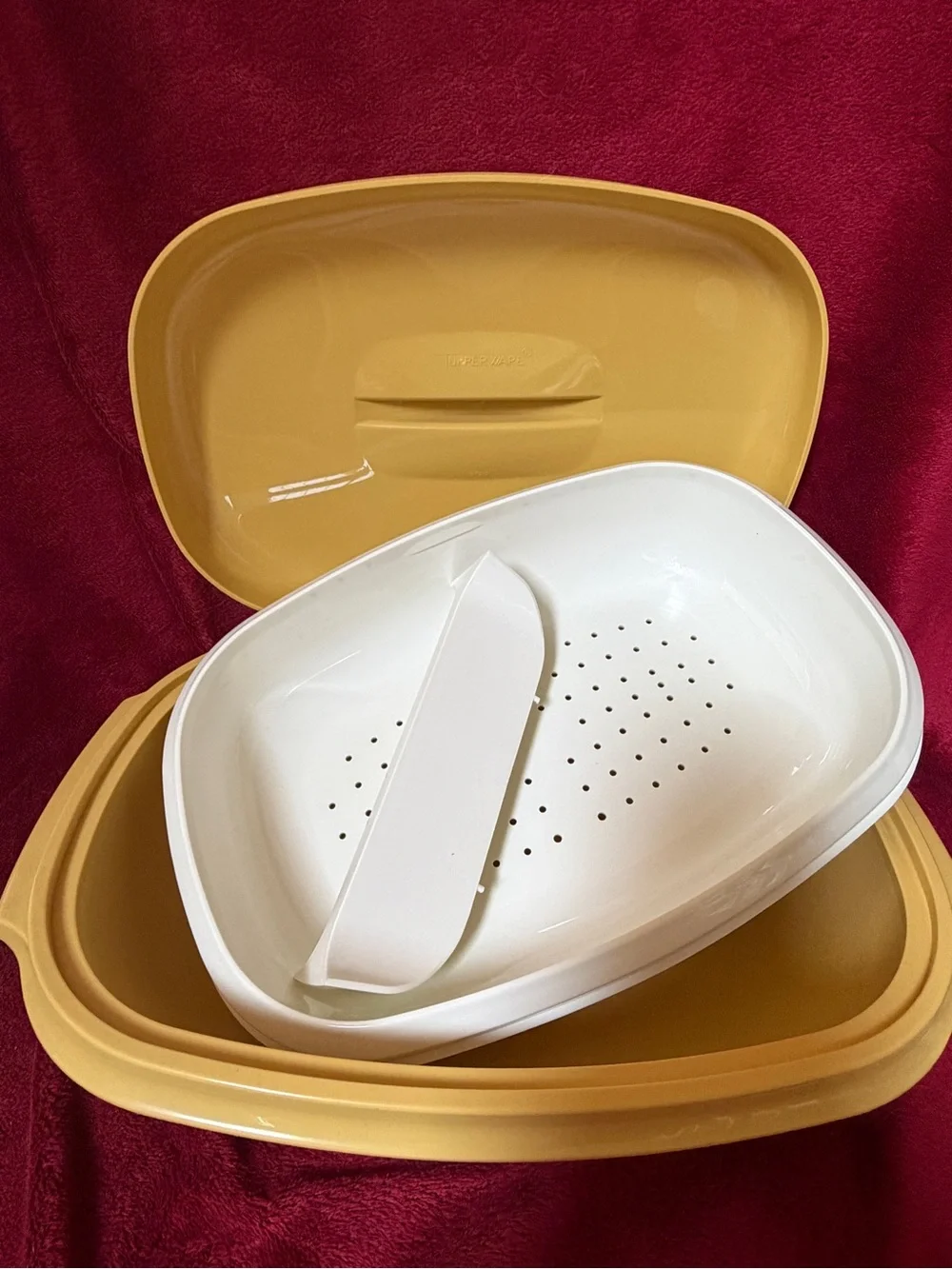Vtg Tupperware 4pc Microwave Steamer with Dual-Compartment Insert Harvest Gold